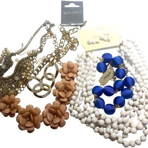 Jewelry lot of necklaces / mixed bundle